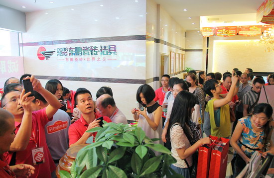 东鹏瓷砖·洁具中山旗舰店重装开业
